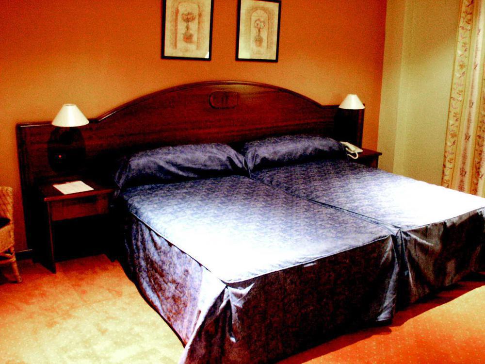 Reyes Ziries Hotel Albolote